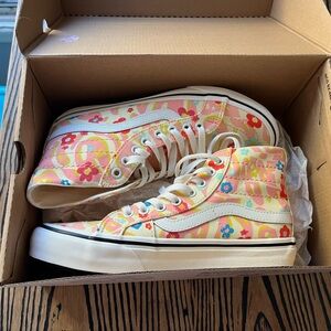 GROOVY FLORAL SK8-HI VANS